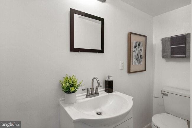 Building Photo - 2107 Brighton Rd