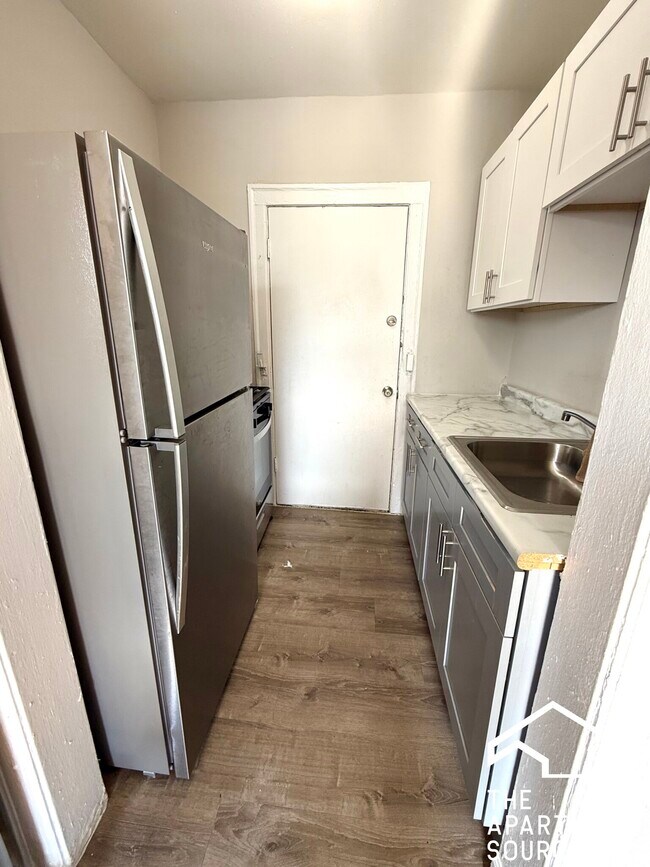 Building Photo - 6959 S Paxton Ave