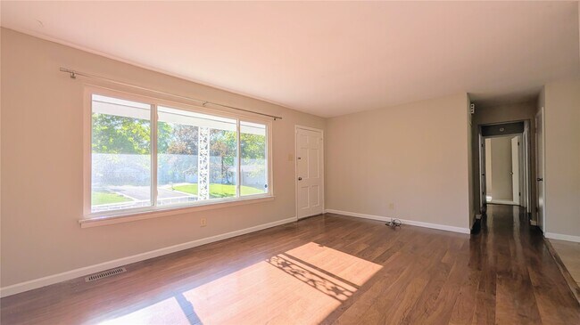 Building Photo - 3356 Clemens Dr