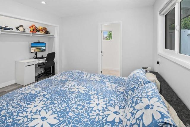 Building Photo - 6073 Avenida Chamnez