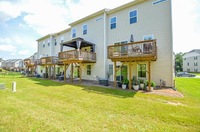 Building Photo - 3 Bedrooms | 2.5 Bathrooms | Lower-Level Flex Room | Approximately 1,978 Square Feet | 2-Car Gara...