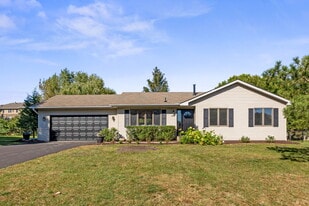 Building Photo - 1270 Lake Susan Hills Dr