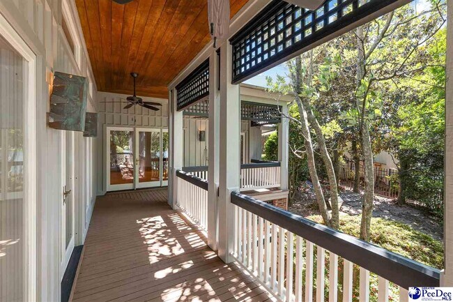 Building Photo - 3241 Lakeshore Dr