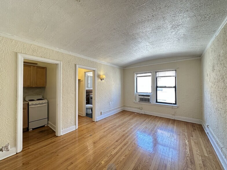 Building Photo - 535 W Arlington Pl