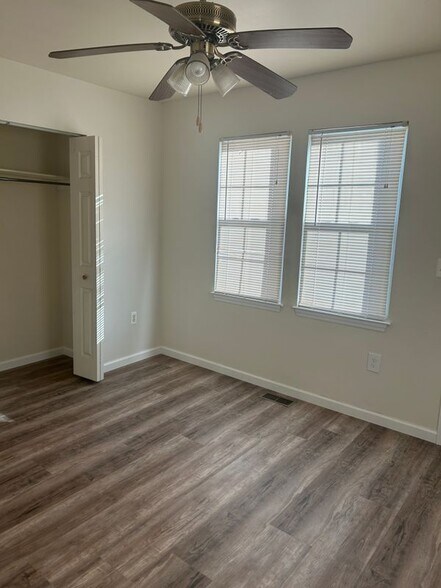 Building Photo - 128 William St