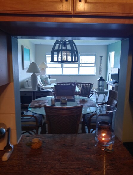 Building Photo - 1516 S Lakeside Dr