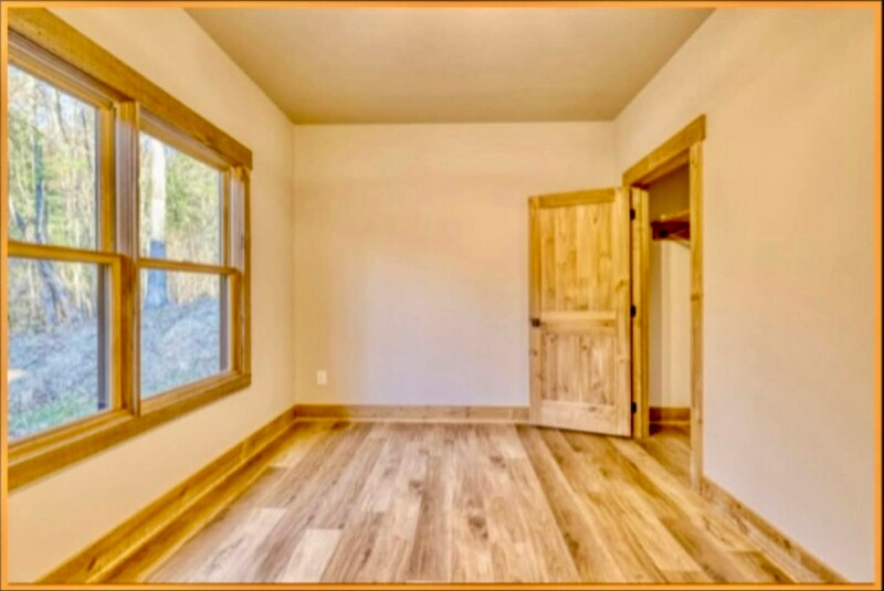 Building Photo - 200 E Ridge Ln