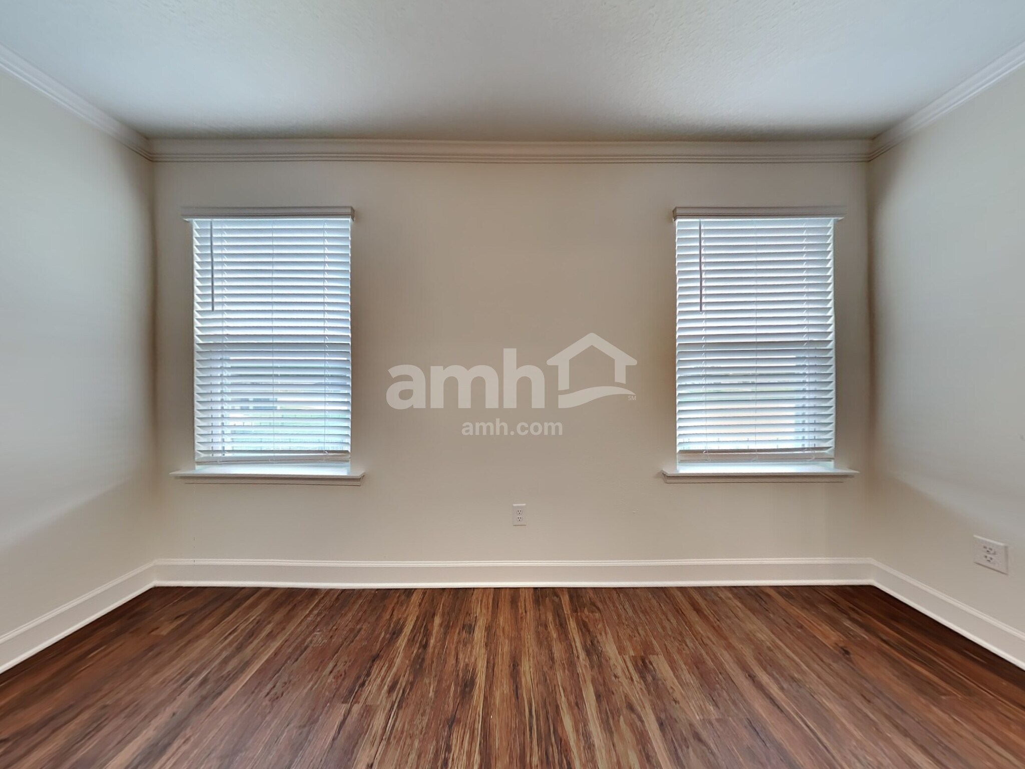 Building Photo - 927 Tan Tara Trl