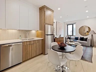 Building Photo - 87 Oxford St