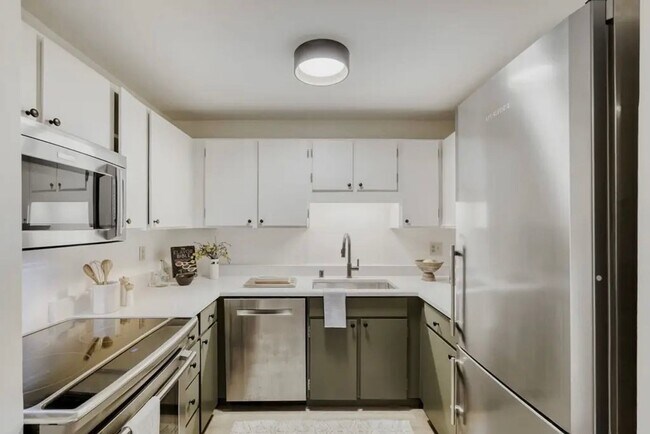 Building Photo - Canterbury Shores Condominiums ~ Madison Park