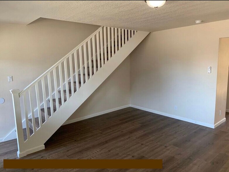 Building Photo - 822 Lincoln Ave