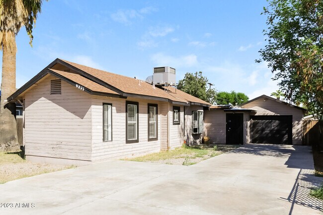 Building Photo - 6821 N 61st Ave
