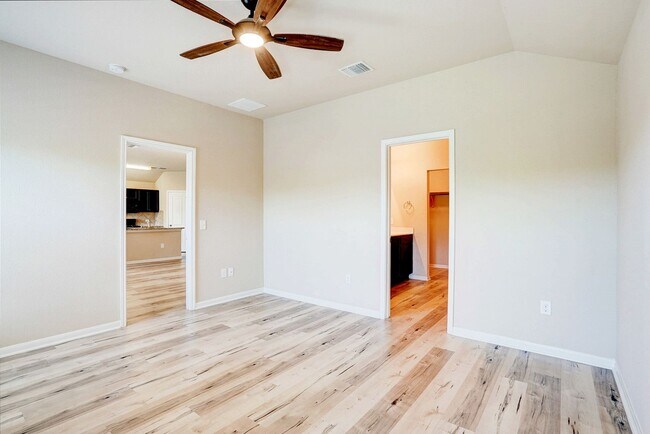 Building Photo - Charming 3BR/2BA Contemporary Home with Lu...