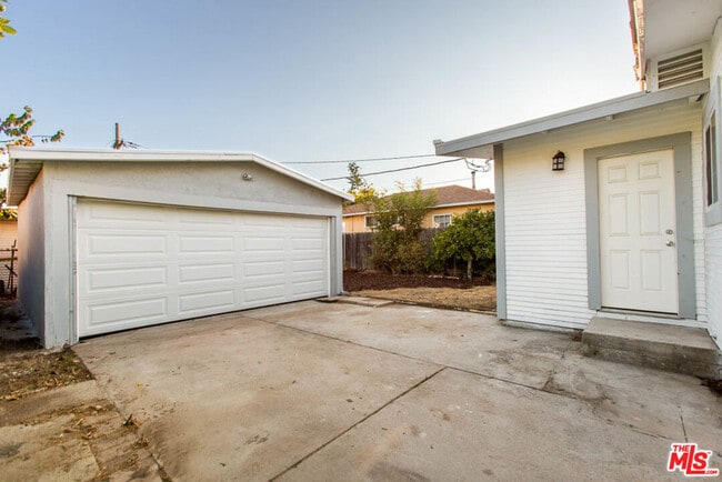 Building Photo - 408 W Garfield Ave