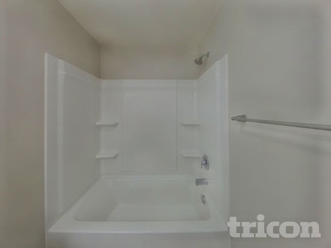 Building Photo - 2491 Marthas Ridge Dr