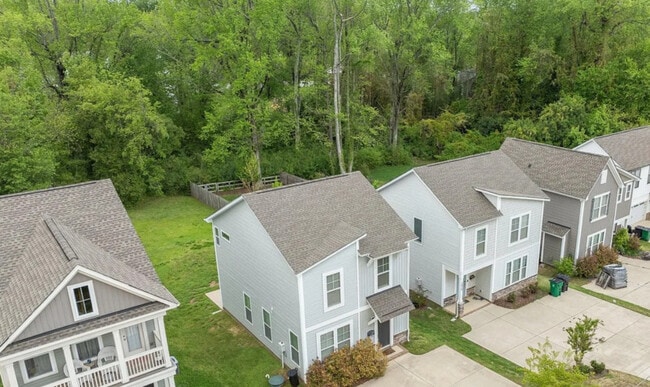 Building Photo - 2821 Shamrock Dr