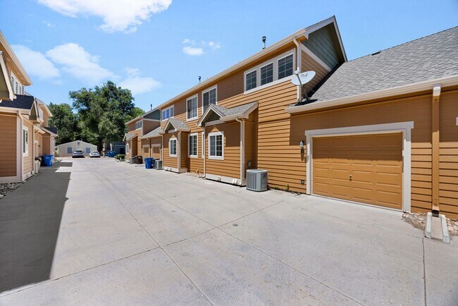 Building Photo - 607 Cowan St