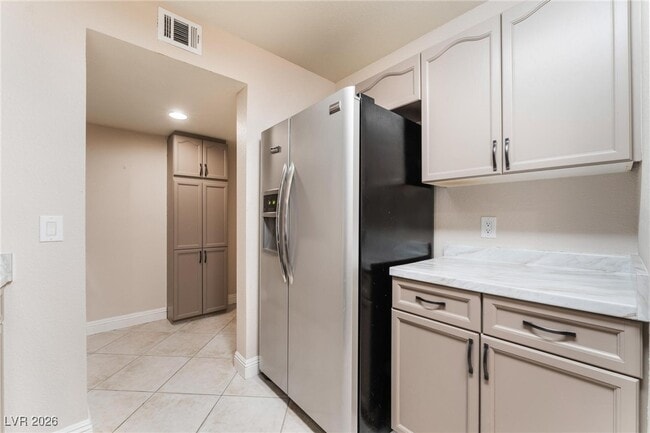 Building Photo - 8449 Majestic View Ave