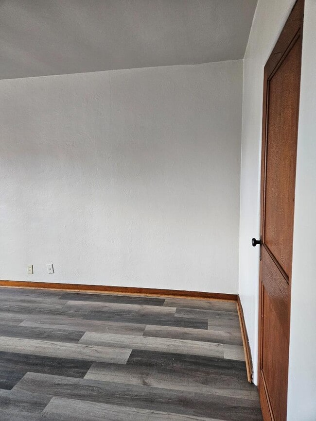 Building Photo - 1525 University Ave