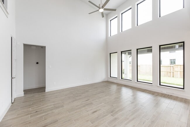 Building Photo - 10902 Overlook Pt Dr