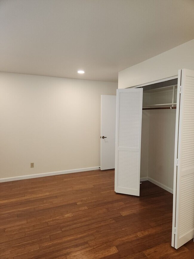 Building Photo - Lovely Home in Oakmont 55+ Senior community