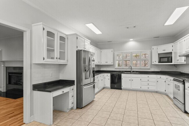Building Photo - 10495 Royal Points Dr
