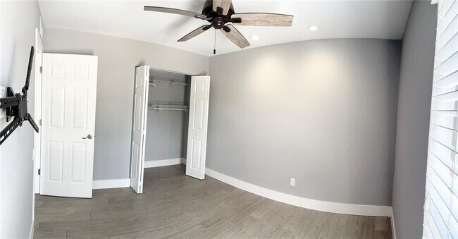 Building Photo - 5328 NE 6th Ave