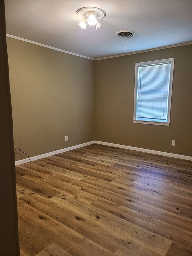 Building Photo - Great Cottage Style Rental!