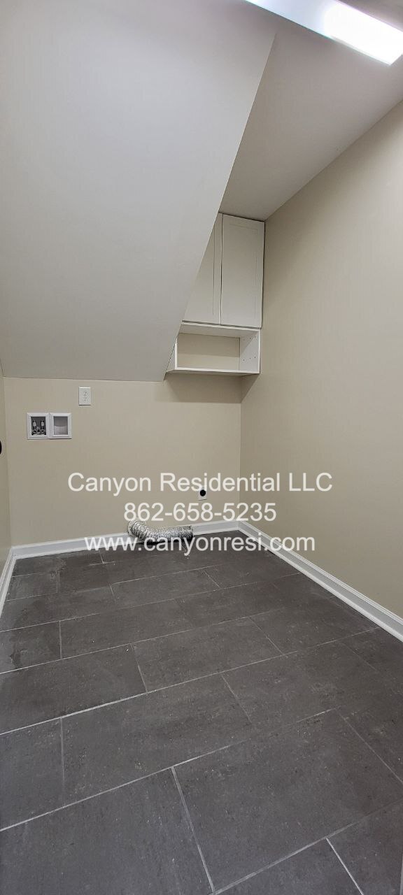 Building Photo - 6141 Blue Ash Dr