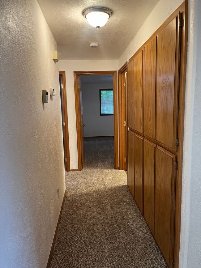 Building Photo - 3 Bedroom 2 Bath House