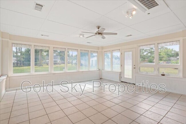 Building Photo - 210 Pine Grove Dr
