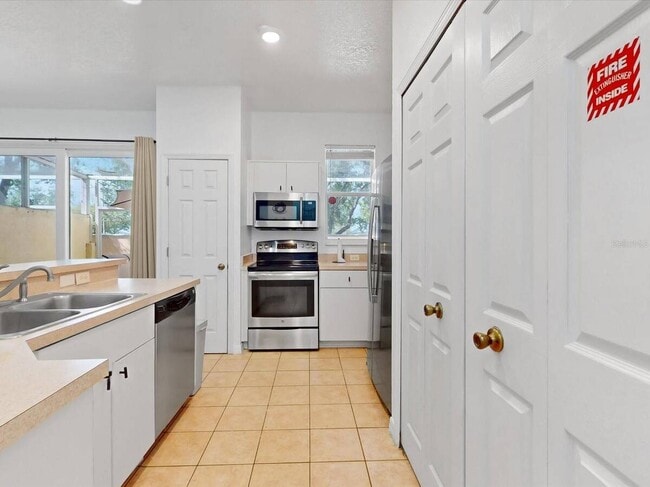 Building Photo - 1302 S Beach Cir