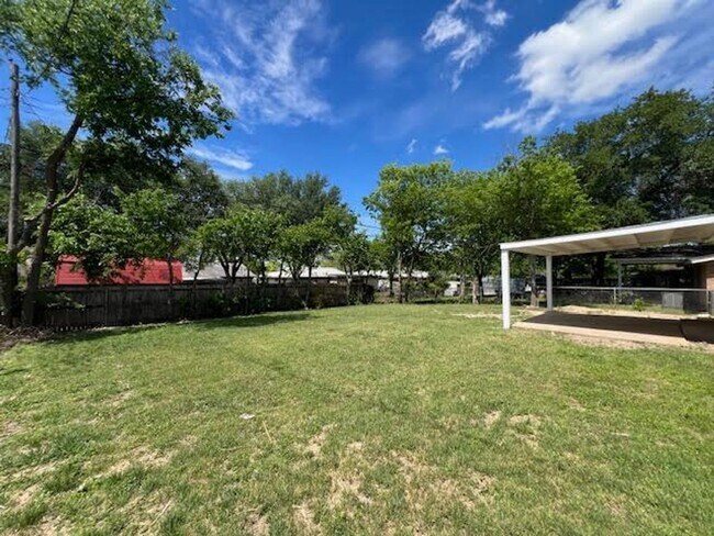 Building Photo - 1212 La Porte Dr