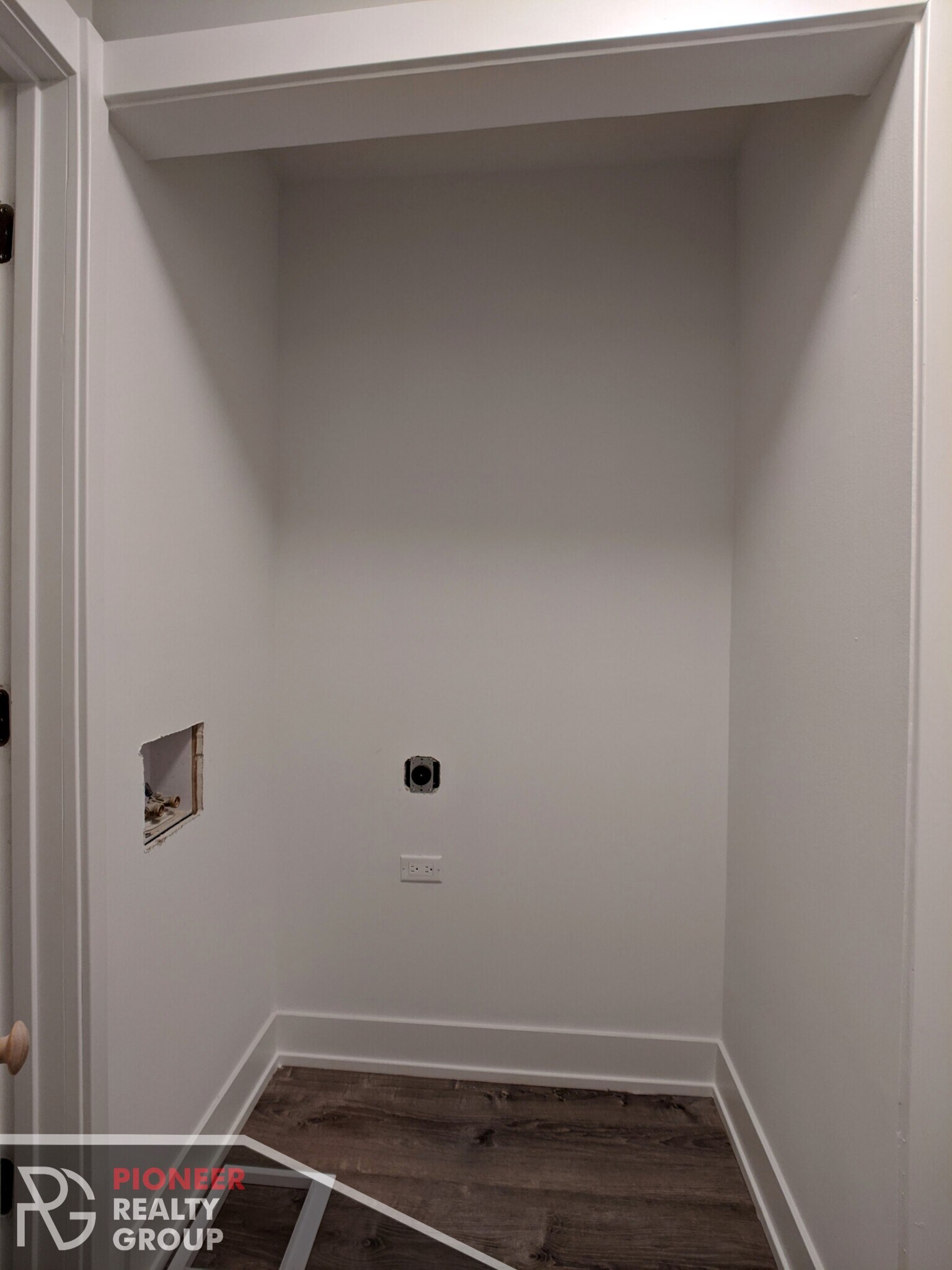 Building Photo - 542 W Surf St