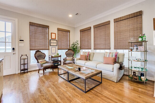 Building Photo - 1504 W 23rd St