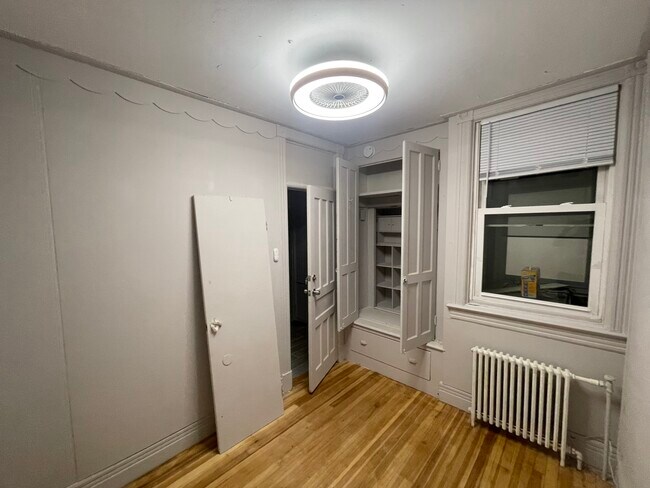 Building Photo - 539 Hamilton St