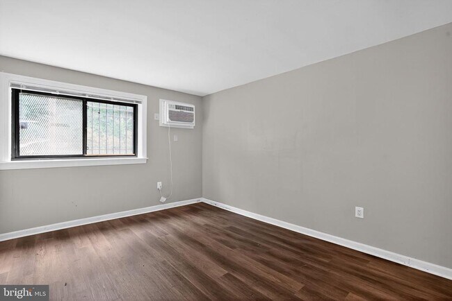 Building Photo - 3105 Naylor Rd SE