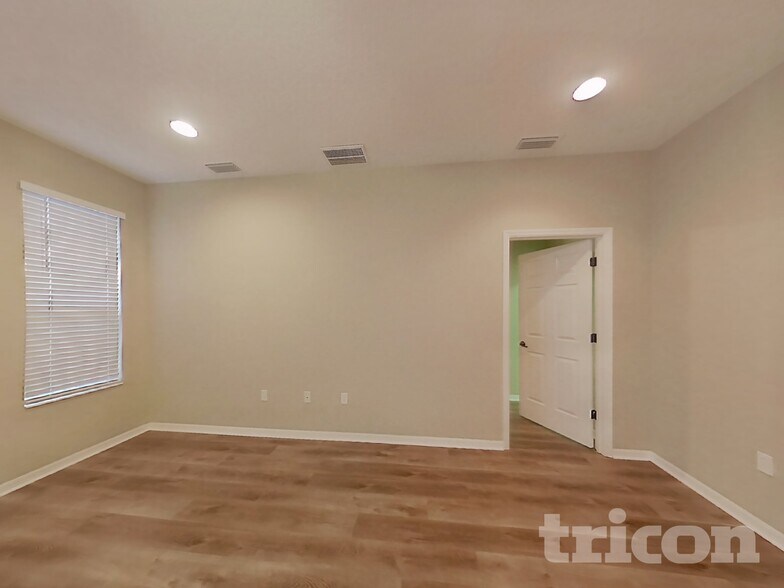 Building Photo - 3455 Oak Brook Ln