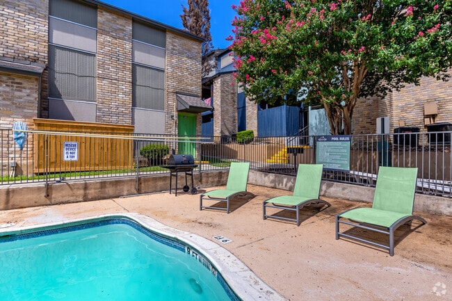 Pool and Outdoor Grill - Abode Apartment Homes