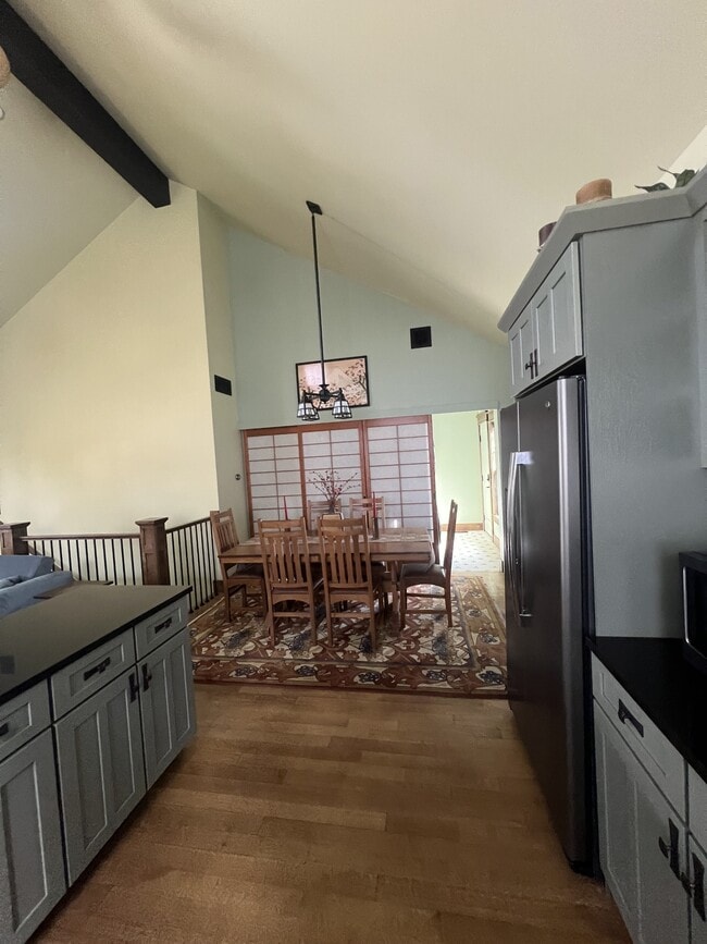 Building Photo - 730 6th St