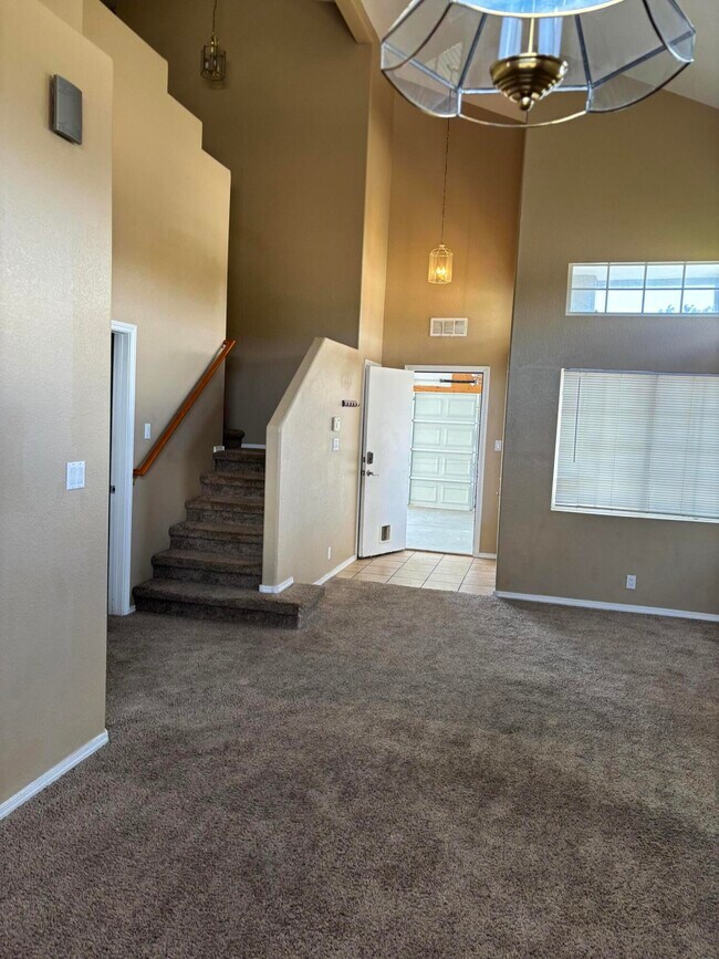 Building Photo - 7123 Husky Dr NE