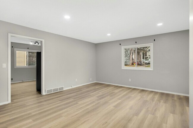 Building Photo - 510 Shadyside Cir