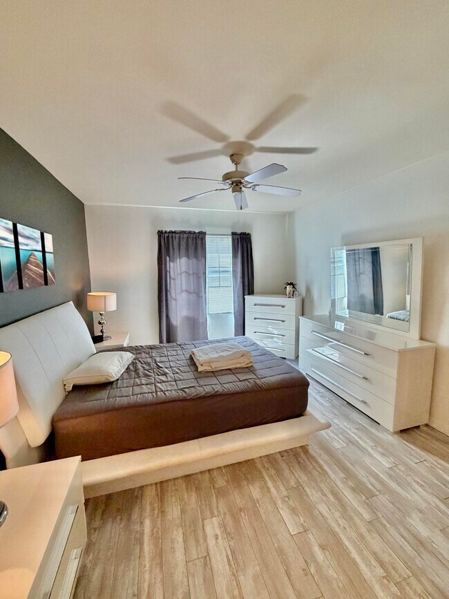 Building Photo - 6521 Emerald Dunes Dr