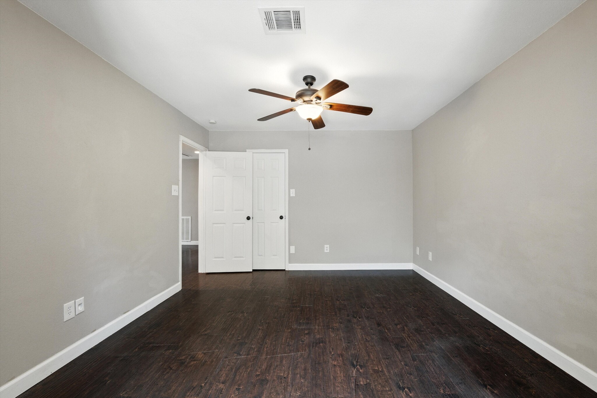Building Photo - 9128 Cumberland Dr