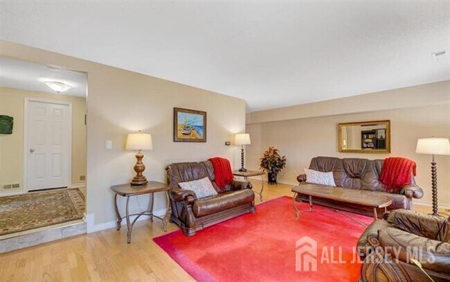 Building Photo - 17 Ashford Dr