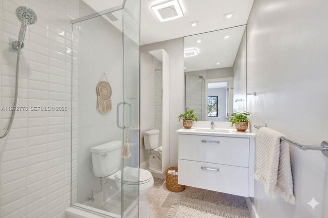 Building Photo - 2190 NE 51st Ct