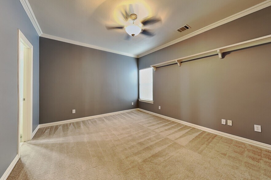 Building Photo - 4020 Oakmeadow Dr
