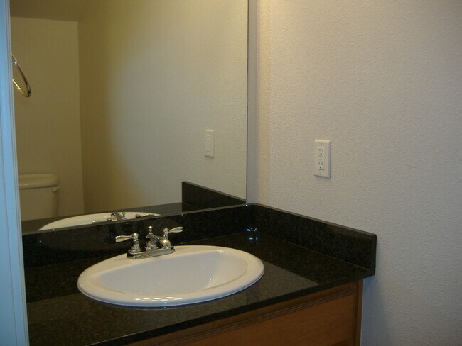 Building Photo - ***898 Oakwood***