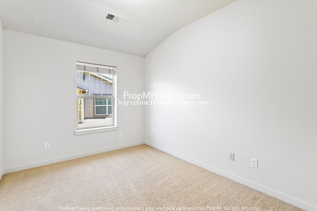 Building Photo - 610 NE Garswood Ln