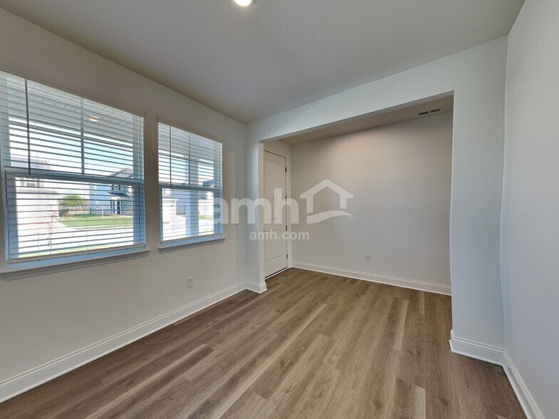 Building Photo - 9145 Henley Ave